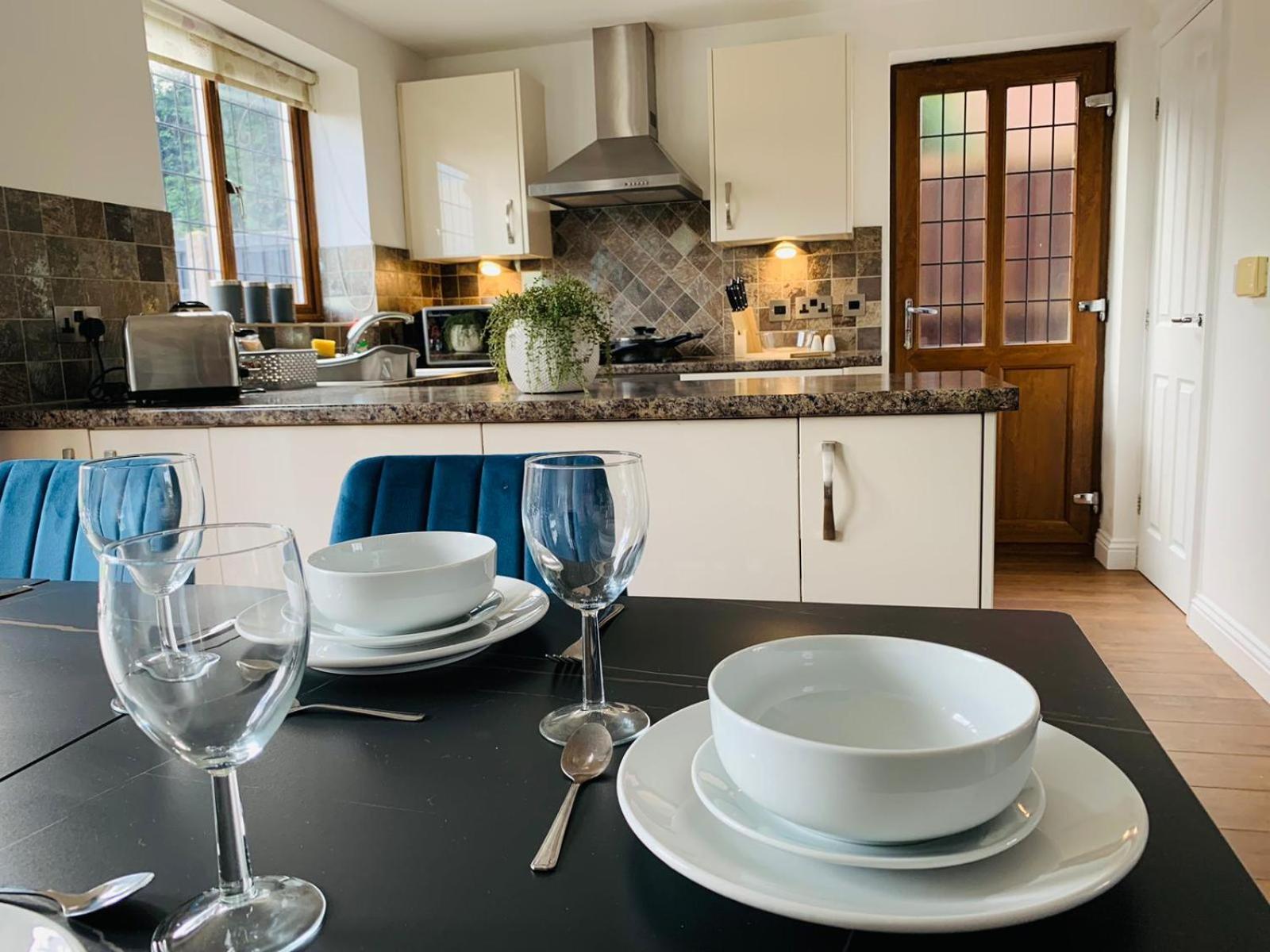 Holiday home 3br House Ossett-wakefield, Free Parking 3 Cars Wi Fi Long